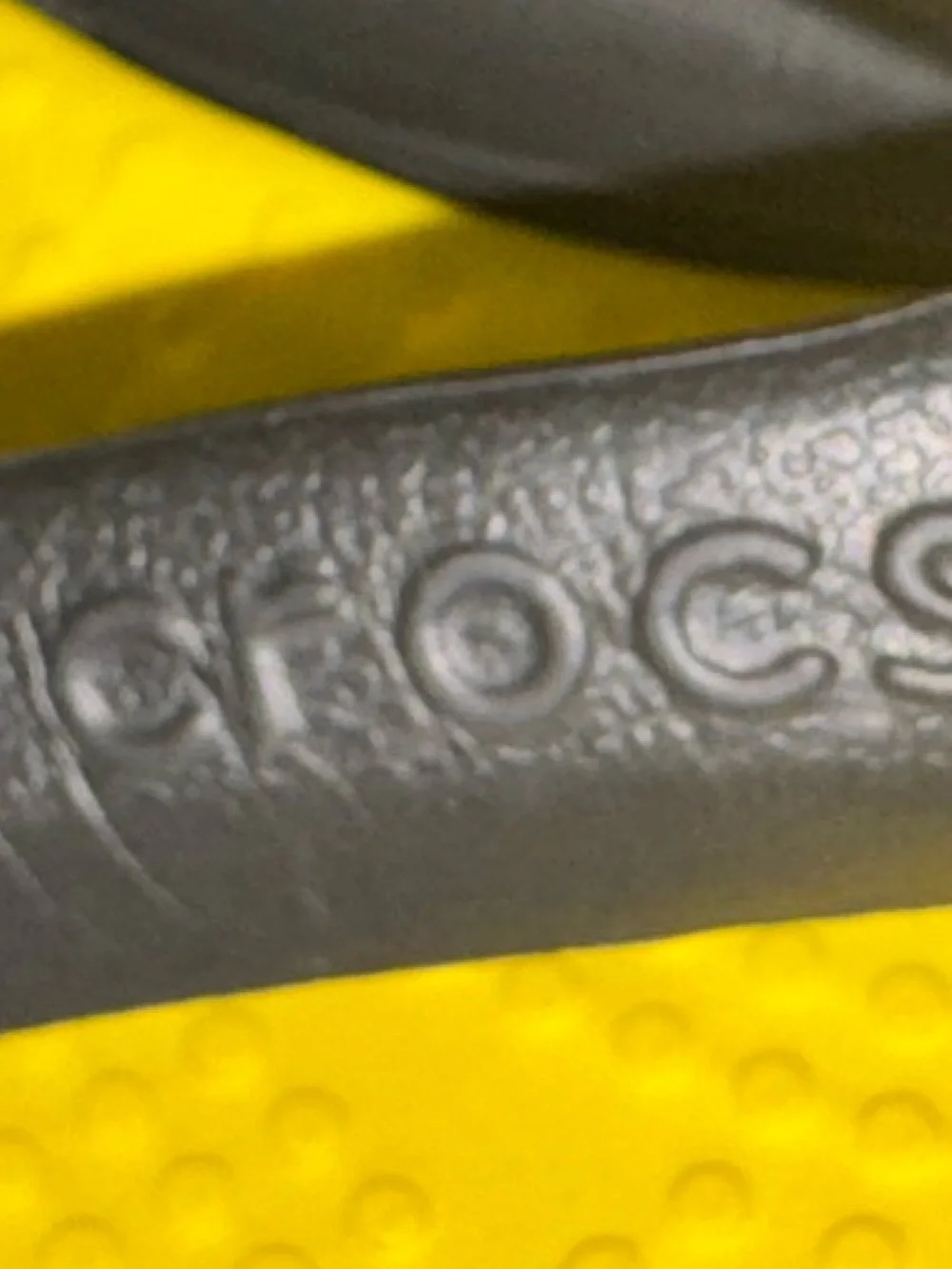 Crocs Athens thong flip flops men’s size 6 women’s sandals size 8